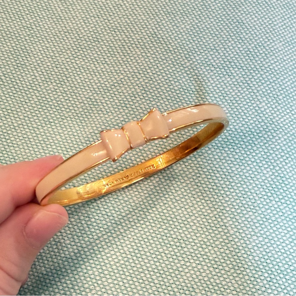 Kate Spade Cream and Gold Bow Bangle Bracelet 🎀